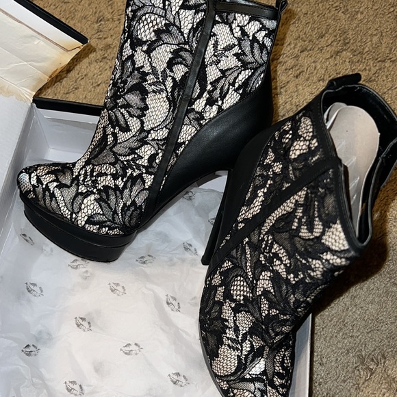 Colin Stuart lace booties size 9 - Picture 5 of 6